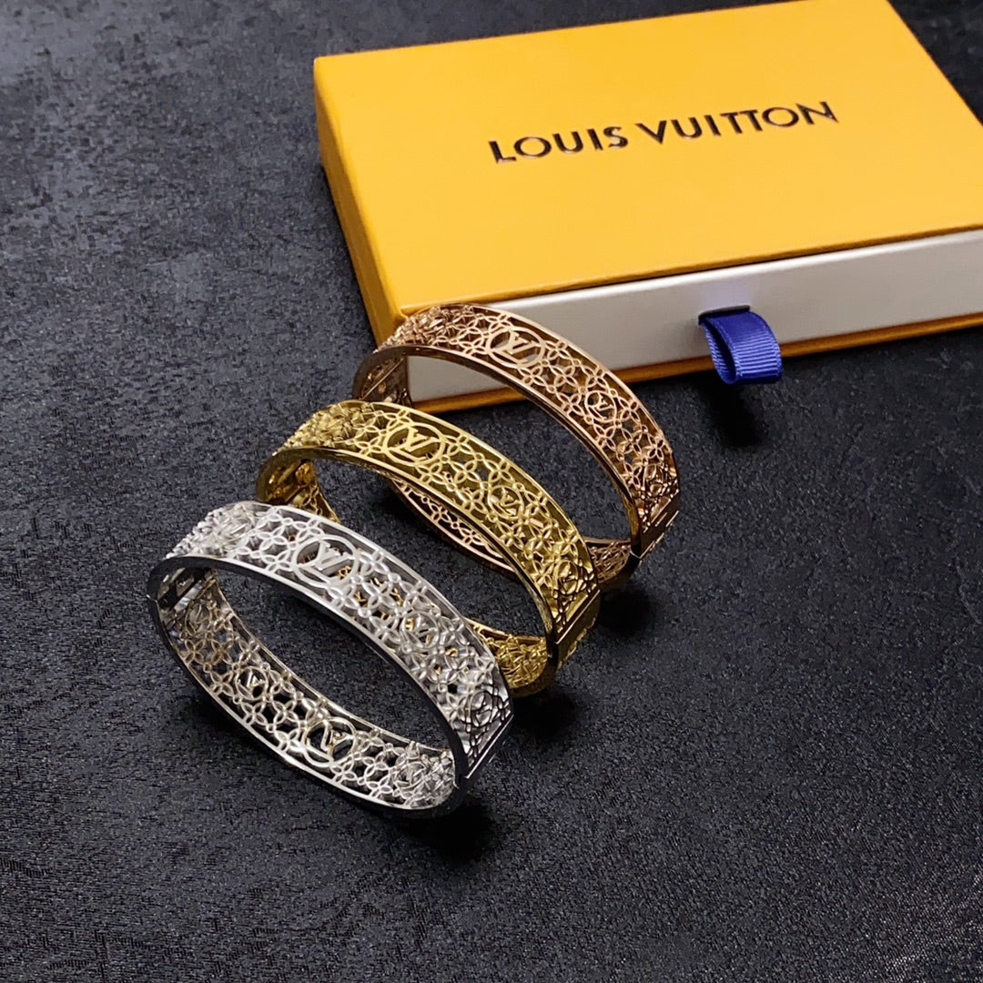Louis Vuitton Cuff Chains 18K Gold Bracelet